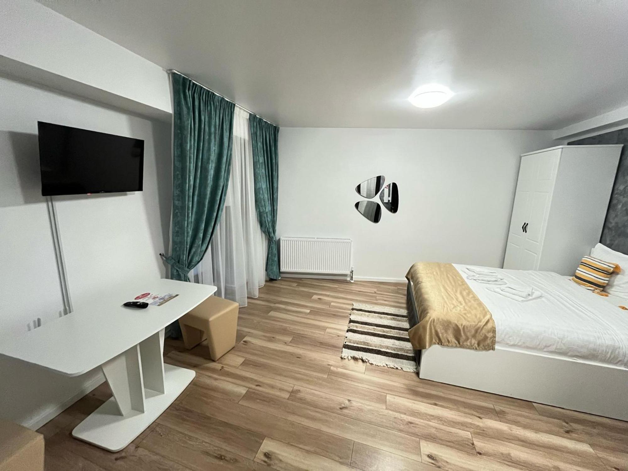 Grey Boutique Hotel Palas Iasi Exterior photo